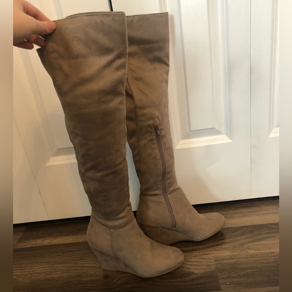 Francesca’s Knee High Heeled Boots - Picture 4 of 12
